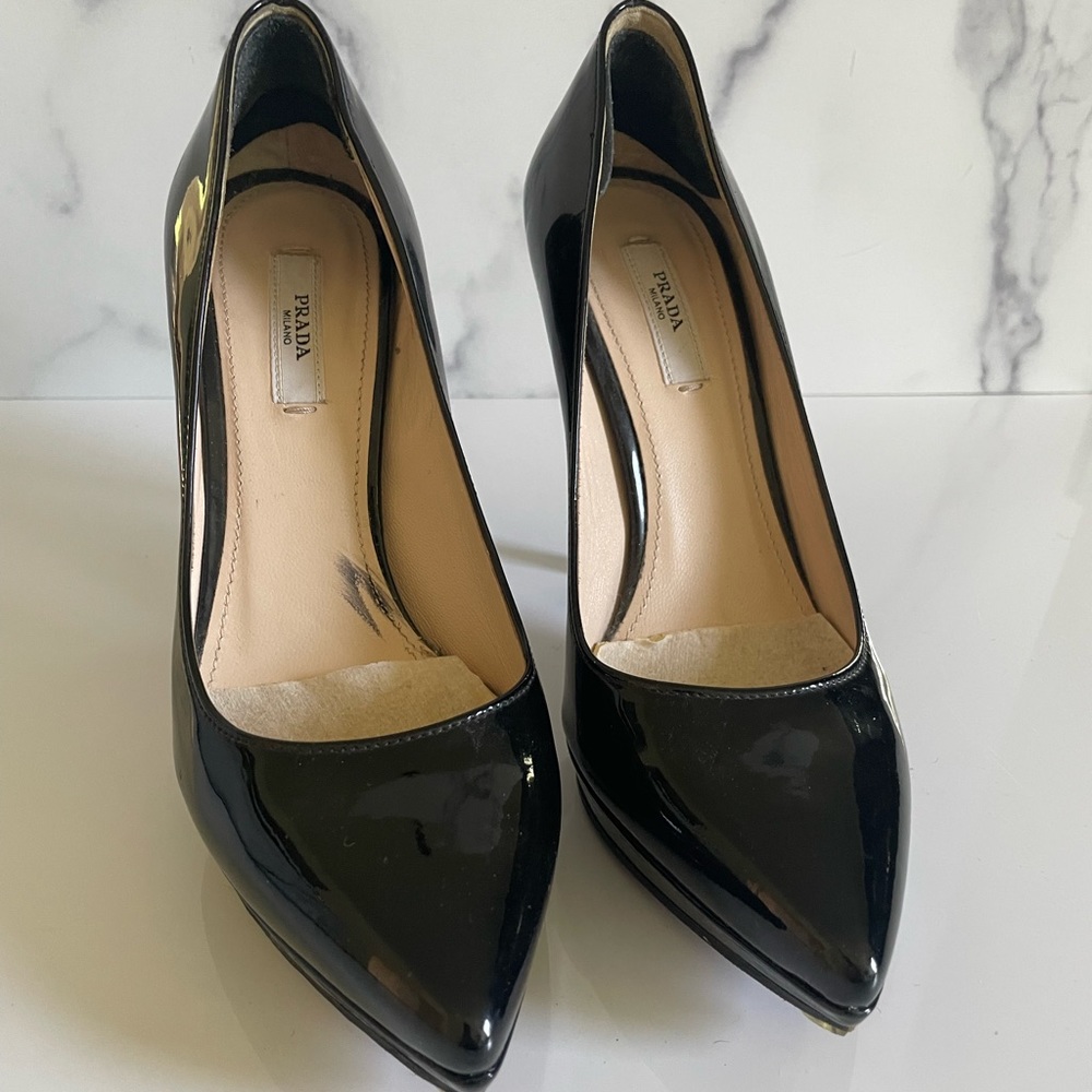 Prada Black Patent Leather Pumps Sz 37